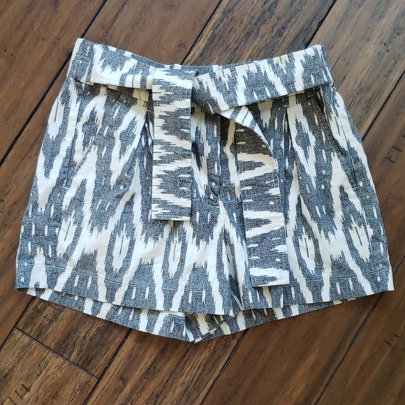 J. Crew Gray and White Patterned Women Shorts - Picture 1 of 7